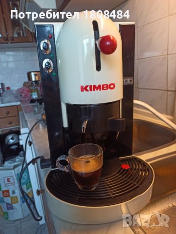 Кафемашина оригинална италианска Кимбо с капсули, работи отлично и прави хубаво кафе , снимка 3 - Кафемашини - 41709411