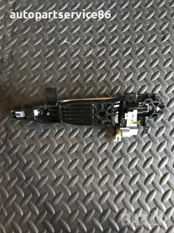 Задна лява външна дръжка на врата сребърен за Mazda 6 2.2 Дизел (2007-2011), снимка 2 - Части - 53714703