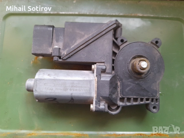 Моторче стъклоповдигач Бош за Мерцедес (задно ляво)