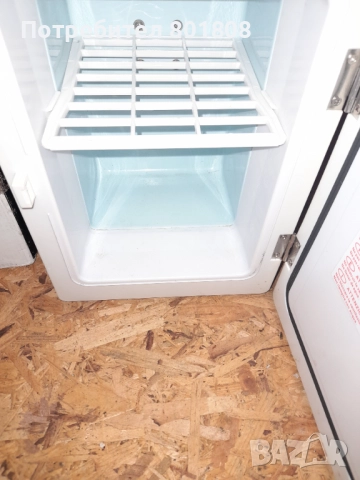 Мини хладилник 12V / 220V, снимка 2 - Хладилници - 51897249