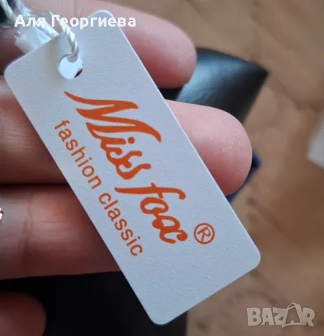 Чисто нов дамски часовник с черна силиконова каишка, снимка 4 - Дамски - 56105601