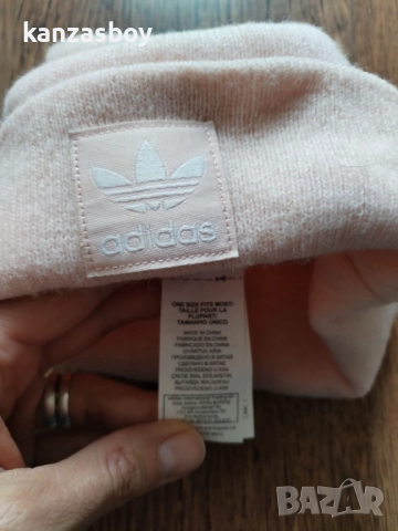 adidas Logo Beanie - страхотна зимна шапка КАТО НОВА, снимка 2 - Шапки - 52639014