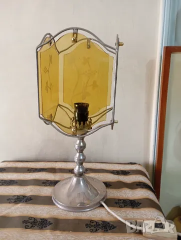 Ретро настолна лампа