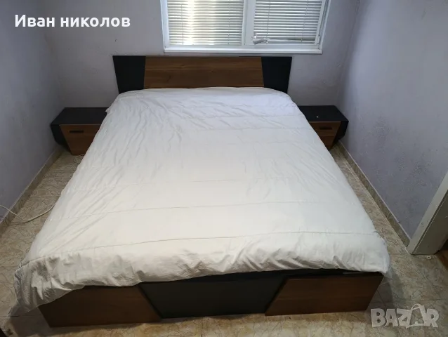 Продавам спалня с 2 нощни шкафчета