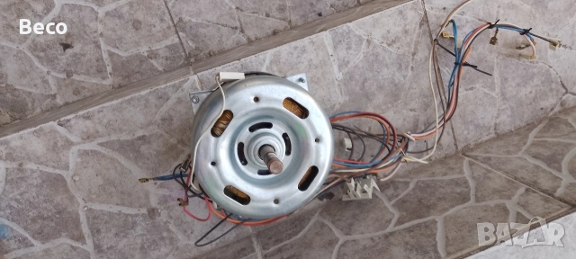 двигател мотор от сушилня INDESID 
