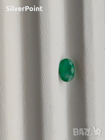 Изумруд наситен цвят