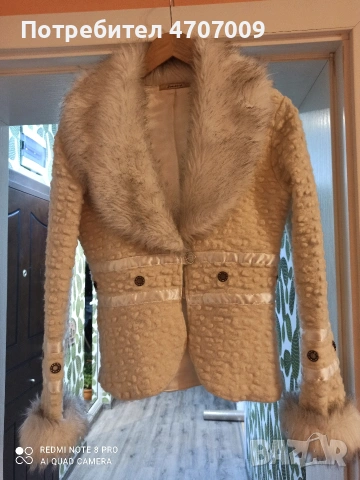 Продавам сако вълнено100%,, Юнона,,. Размер L. Цена 15 евро. 