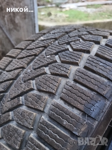 235/40/18 зимни гуми 2бр., снимка 2 - Гуми и джанти - 52594553