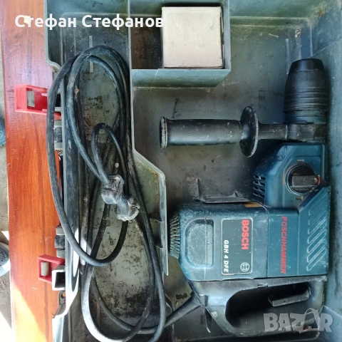 Бош удари противен с комплект свредла, снимка 2 - Къртачи - 53566373