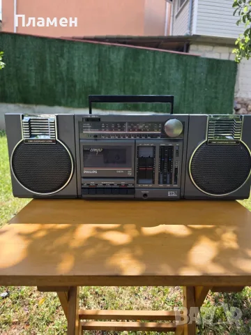 Продавам Philips D8234.