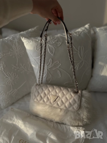 Оригинална чанта Guess, снимка 2 - Чанти - 52171566