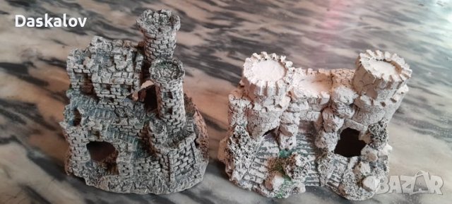 Продавам два замъка  за аквариум