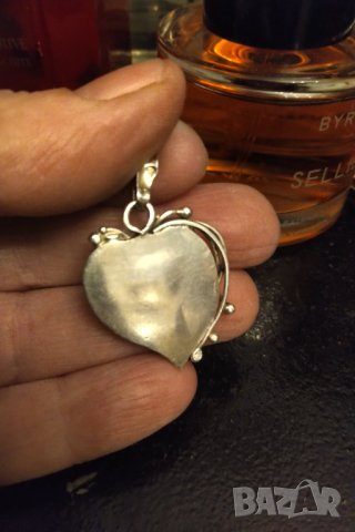 Сребърна ръчно изработена висулка  с естествен кехлибар , снимка 5 - Колиета, медальони, синджири - 44535303