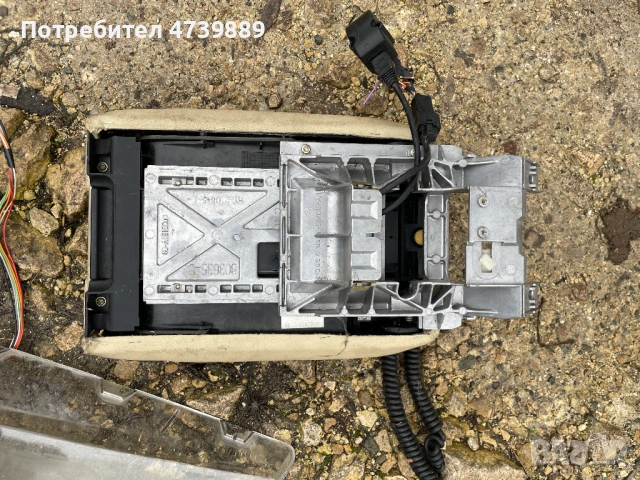 Продавам оригинална телефонна слушалка с държач, снимка 2 - Части - 53499465