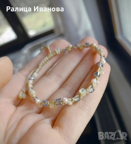 Дамска гривна със седеф и стъклени мъниста 