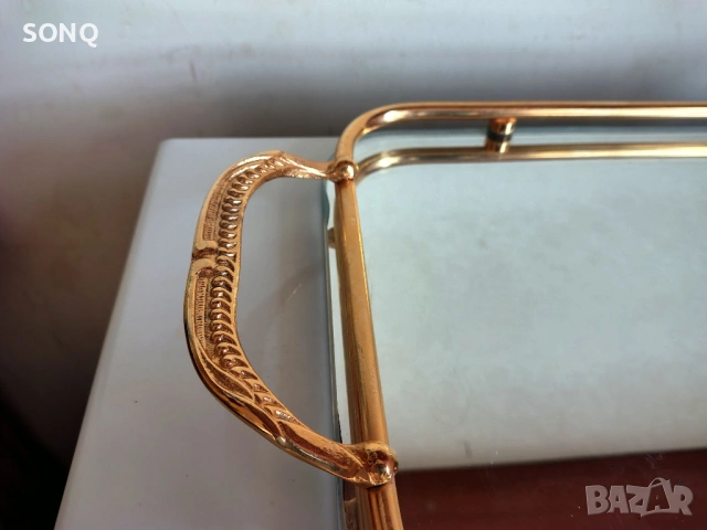 Прекрасен Огледален Позлатен Поднос, снимка 3 - Прибори за хранене, готвене и сервиране - 53600182