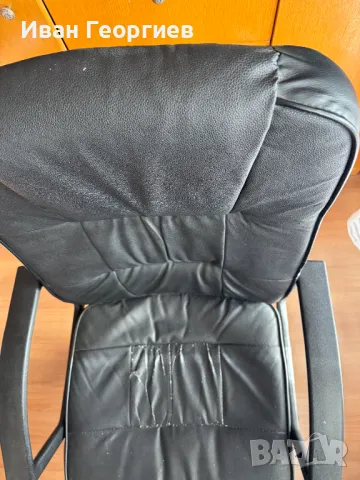 Офис стол  от изкуствена кожа с облегалки за ръцете, на колела , снимка 3 - Столове - 48654485