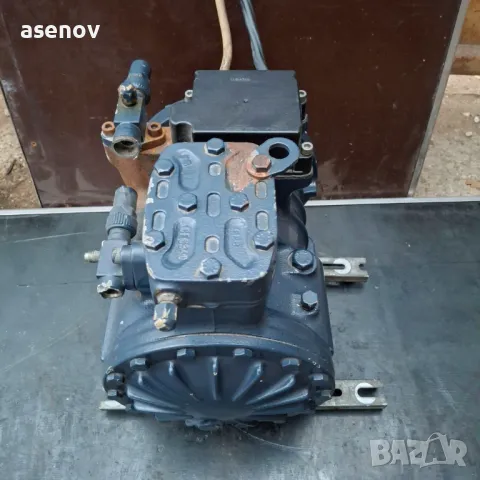 компресор- двуцилиндров