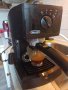Кафемашина Делонги с ръкохватка с крема диск, работи перфектно и прави хубаво кафе с каймак , снимка 1 - Кафемашини - 41455102