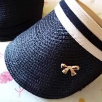 Дамски летни шапки - козирки с брошка , снимка 2 - Шапки - 41405560