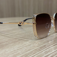 Слънчеви очила V кафеви стъкла златни метални рамки Valentino, снимка 4 - Слънчеви и диоптрични очила - 44529740