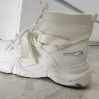 Бели обувки , снимка 10 - Дамски ежедневни обувки - 42462739