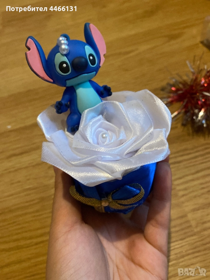 Декоративна фигурка с сатенена розичка и стич!, снимка 1