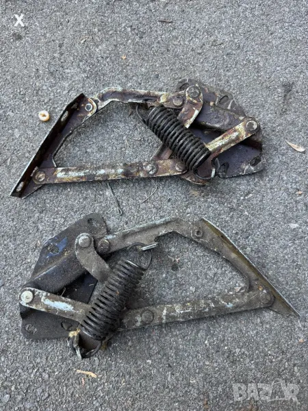 ЛЯВА И ДЯСНА ПАНТА ПРЕДЕН КАПАК ВОЛГА ГАЗ 31105 НОВИ СССР, снимка 1