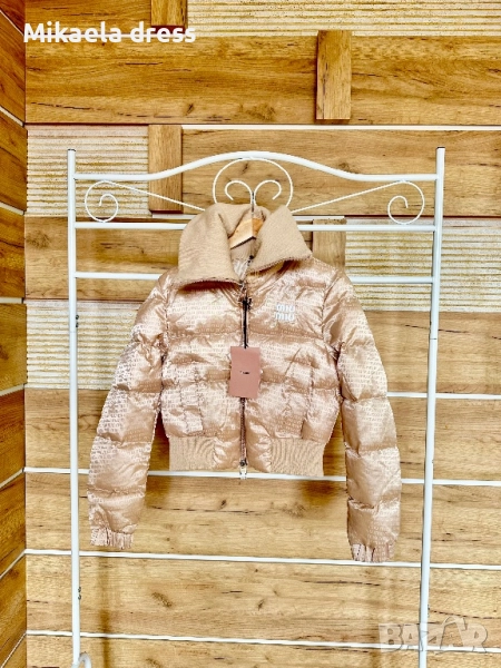 Прекрасно и много топло зимно яке от марката Miu Miu. Подходящо за студените дни на сезона.С,М,Л и Х, снимка 1