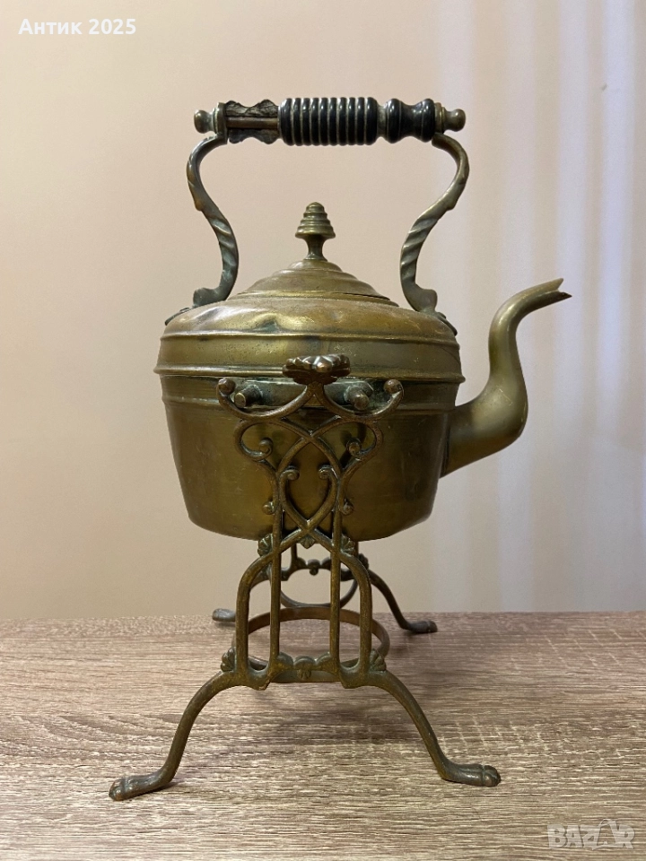 Винтидж бронзов чайник с ажурна поставка, снимка 1