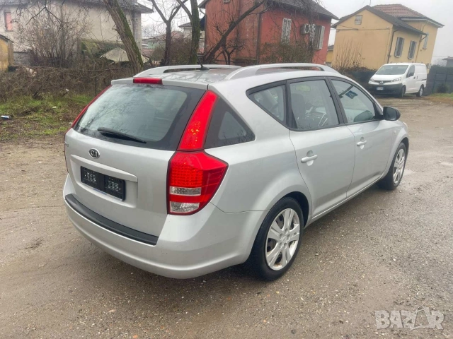 Киа Сийд Kia Ceed 1.4бГаз , снимка 3 - Автомобили и джипове - 53419459