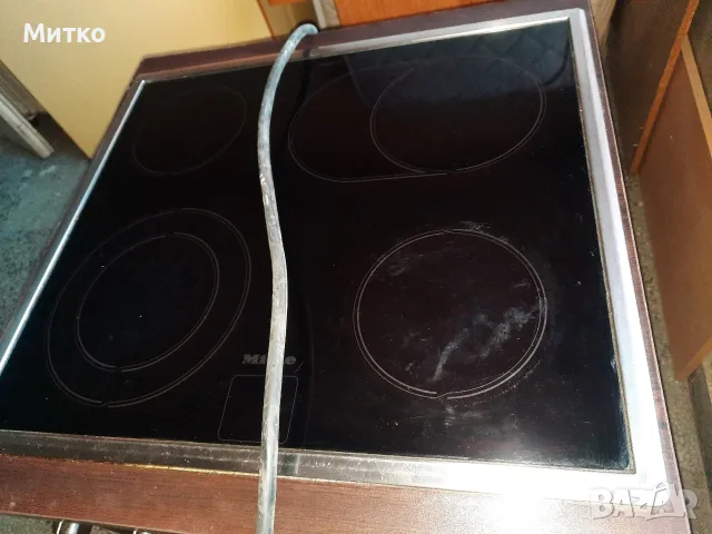 Готварска печка Миеле MIELE H 251 с керамични котлони вградена в Шкаф от МДФ, снимка 4 - Печки, фурни - 56184735