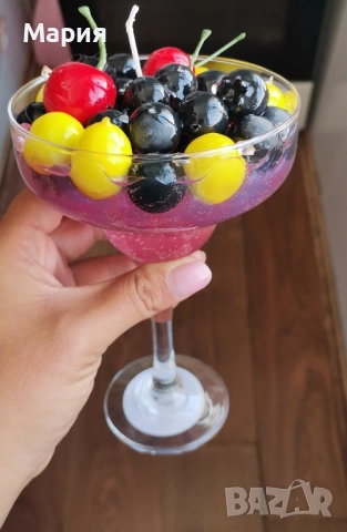 Чаши с декорация плодове 