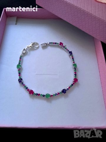 Нова, сребърна гривна. И кутия.