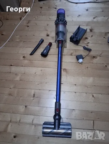 Отлична безжична прахосмукачка Dyson V11 напълно почистена с нова батерия и аксесоари