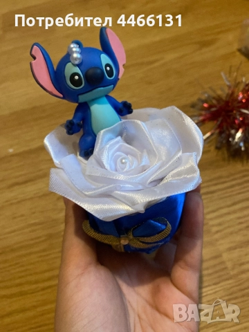 Декоративна фигурка с сатенена розичка и стич!