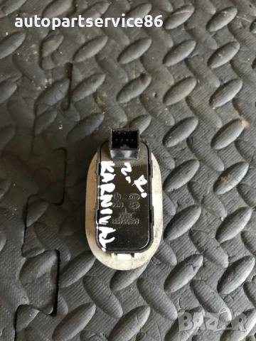 Бутон за повдигане на задно дясно стъкло за KIA Carnival (2006–2011) 93590-4D600, снимка 2 - Части - 53191667