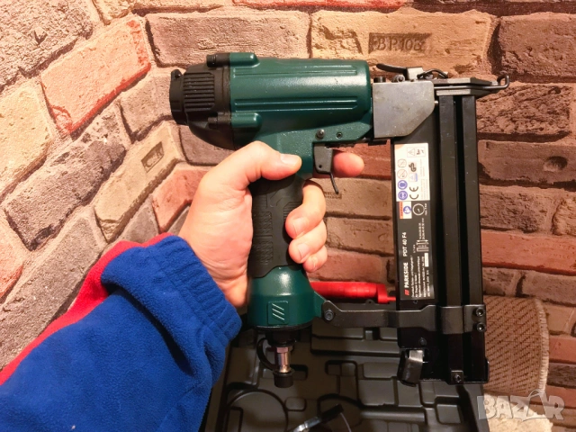 Пневматичен такер и пиронник PARKSIDE PDT 40 F4 - ЧИСТО НОВ!