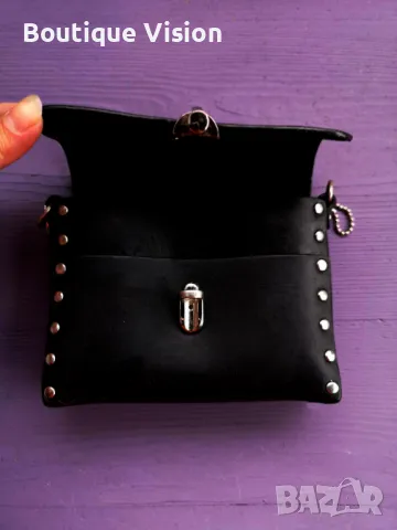 Ново. Мини чантичка на В, снимка 2 - Чанти - 48227307