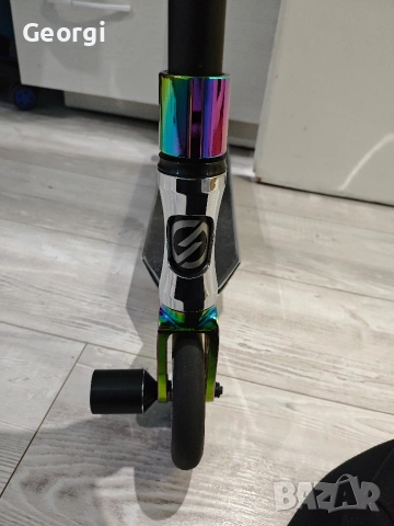 Професионална тротинетка Oxelo Freestyle MF3.6 V5 – Neo Chrome (Rainbow, снимка 4 - Скейтборд, ховърборд, уейвборд - 53489216