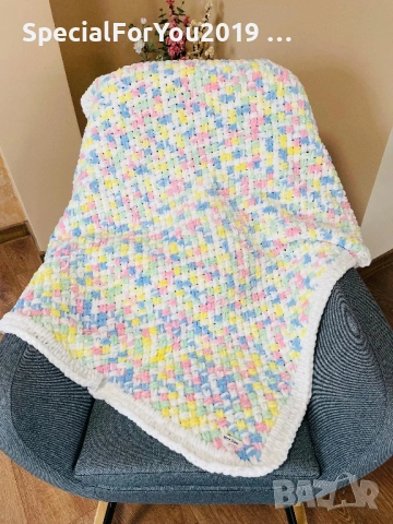 Ръчно плетено бебешко одеялце от прежда Alize Puffy Fine, снимка 2 - Спално бельо и завивки - 53234950