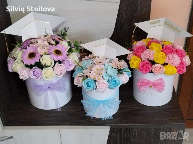 Букети със сапунени цветя за абитуриенти и абсолвенти, снимка 1 - Подаръци за жени - 40305025
