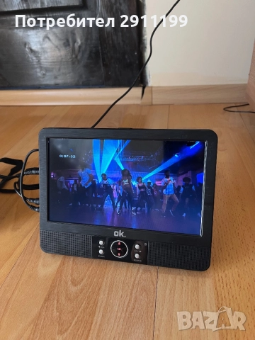 DVD плеър с два екрана , снимка 2 - Плейъри, домашно кино, прожектори - 51777485