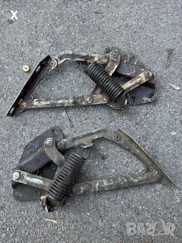 ЛЯВА И ДЯСНА ПАНТА ПРЕДЕН КАПАК ВОЛГА ГАЗ 31105 НОВИ СССР