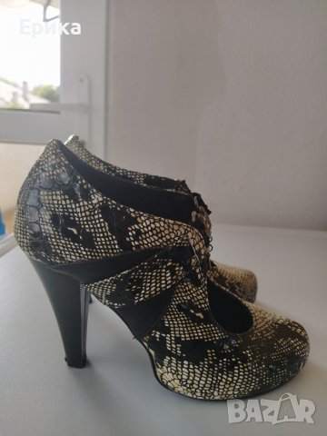 Обувки номер 35, снимка 1 - Дамски обувки на ток - 36401897