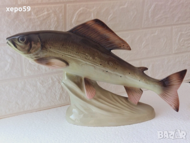 Прекрасна огромна порцеланова фигура (риба)на фирма Роял Дукс(Royal Dux), снимка 12 - Антикварни и старинни предмети - 52637901