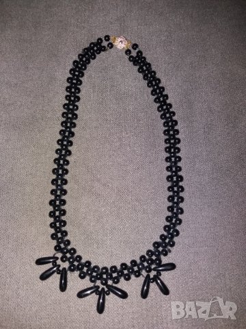 Черен гердан от три реда мъниста