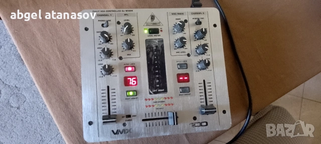 Продавам dj миксер BEHRINGER VMX100