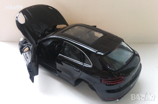 Метална количка Bburago Porsche Macan Мащаб 1:24, снимка 3 - Колекции - 53257821
