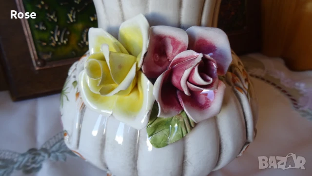 Ваза  Bassano Italy с четири рози и цветен декор., снимка 7 - Декорация за дома - 50971727